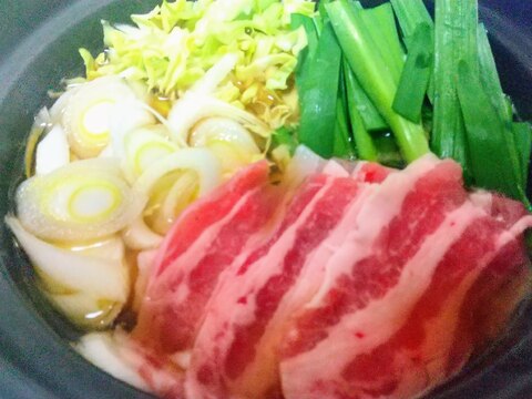豚バラ肉キャベツニラ長ねぎの生姜醤油鍋